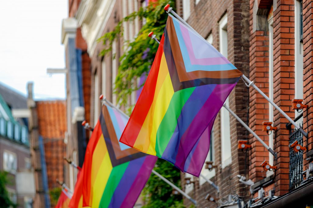 Pride vlaggen in Amsterdam